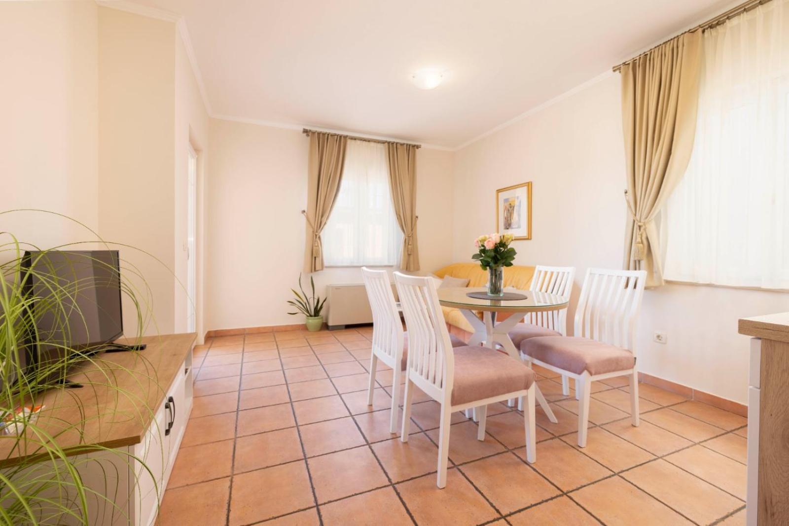 Aparthotel Villa Mozart Podgora Dış mekan fotoğraf