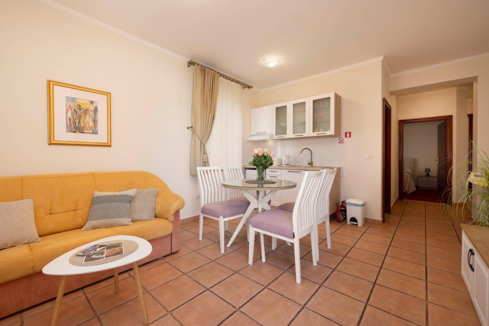Aparthotel Villa Mozart Podgora Dış mekan fotoğraf